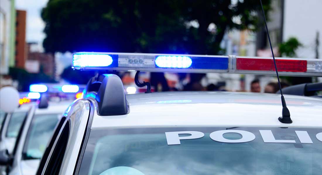 Robbery victim turns the tables on armed robber