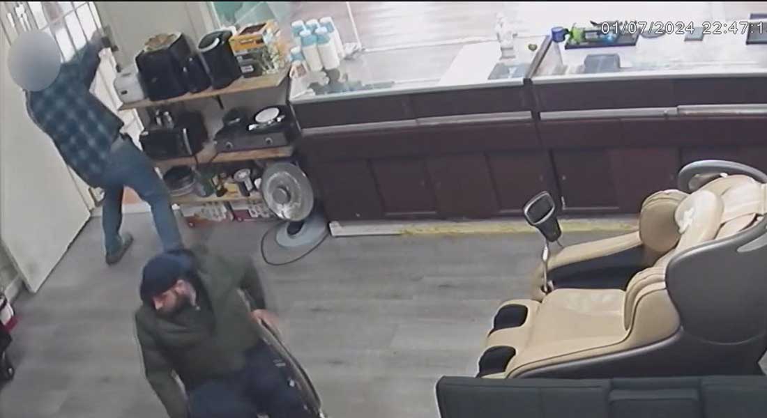 Jewelry store employee foils robbery attempt