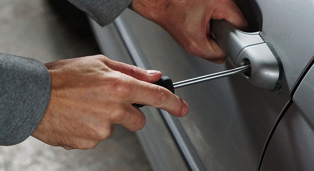 Chicago concealed carry holder returns gunfire on carjacking suspect, wounding offender