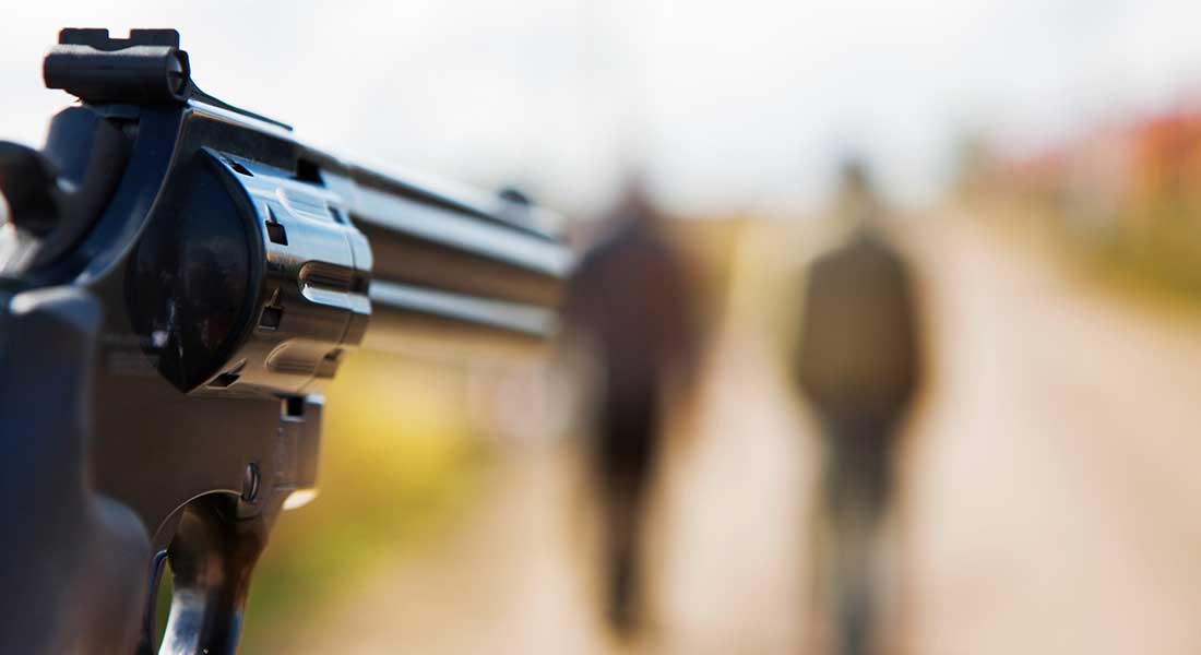 Robber shot in chest while holding CPL holder’s friend at gunpoint
