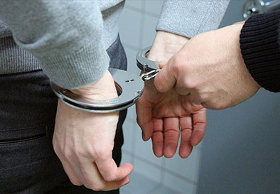 Arkansas man uses firearm to help police